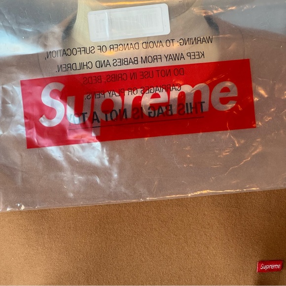 🎯SOLD🎯 Supreme Small Box Logo Short Sleeve Tee - Picture 8 of 12